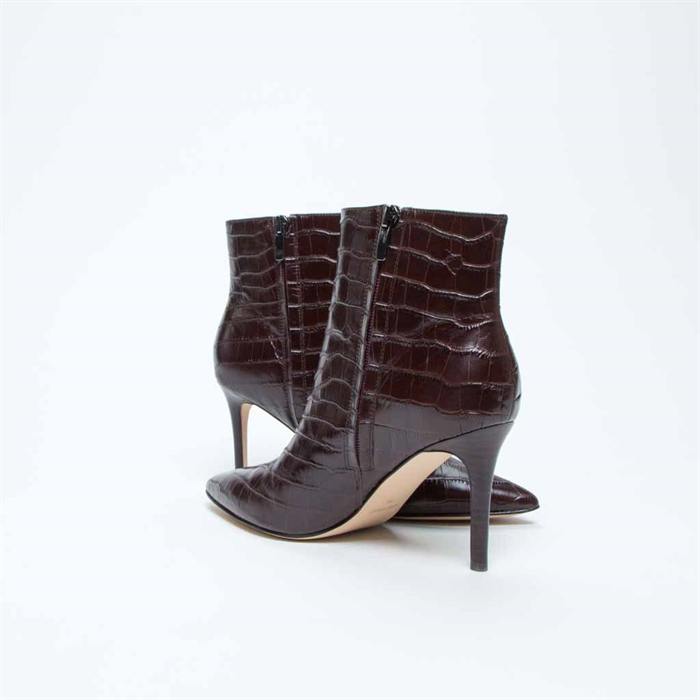 Winter high heel shoe
