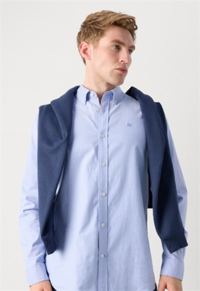 SEASONAL CORE - SOLID REGULAR-FIT OXFORD SHIRT