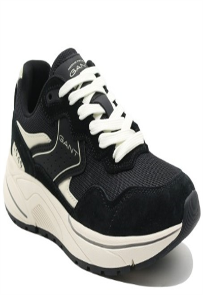 Shoe with laces