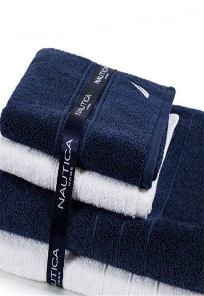 مجموعة من أربع مناشف