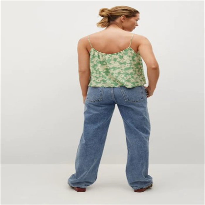 sleeveless blouse