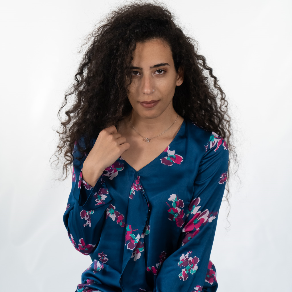 بلوزة مزينة بطباعة ازهار