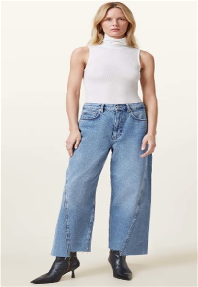 sleeveless blouse
