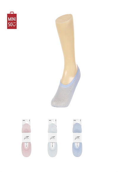 2 pairs of socks