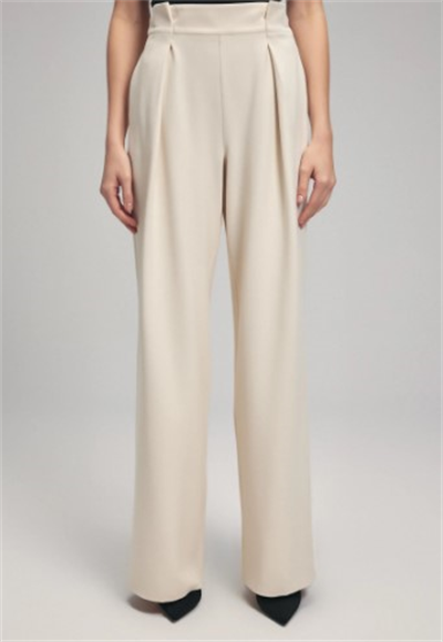 pleated trousers