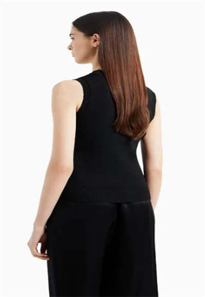 sleeveless blouse