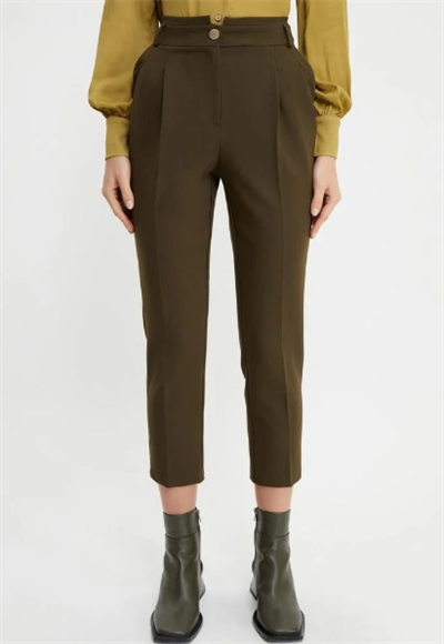 high-waisted pants