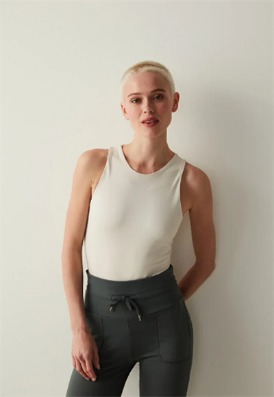 sleeveless blouse