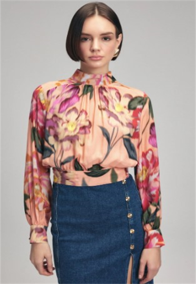 Printed blouse tied at the back