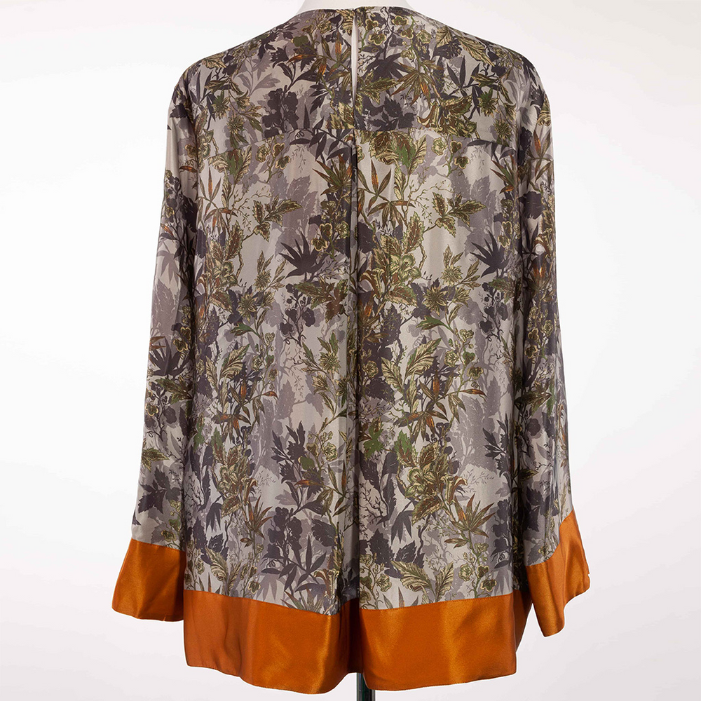 Blouse decorated with floral print