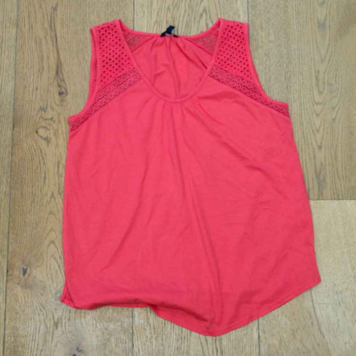 sleeveless blouse
