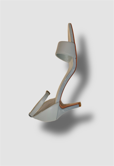 high-heeled shoes