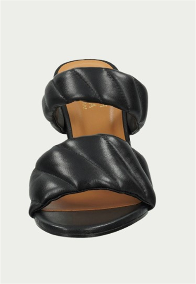 high-heeled shoes