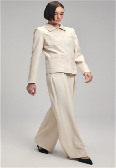 pleated trousers