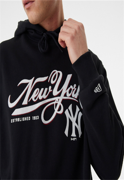 Long-sleeved T-shirt