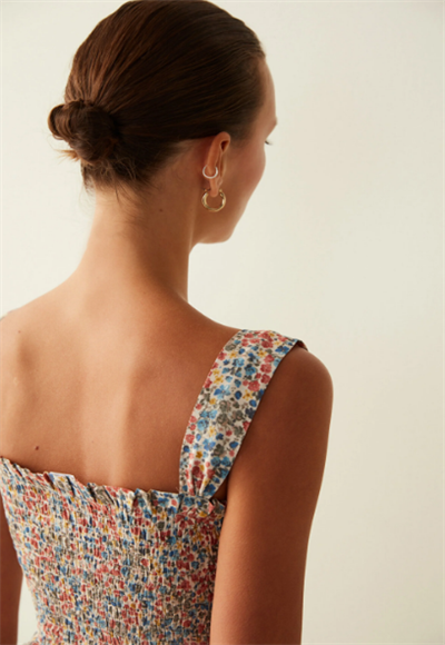 sleeveless blouse