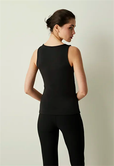 sleeveless blouse