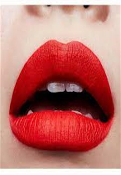 لون شفاه سائل غير لامع