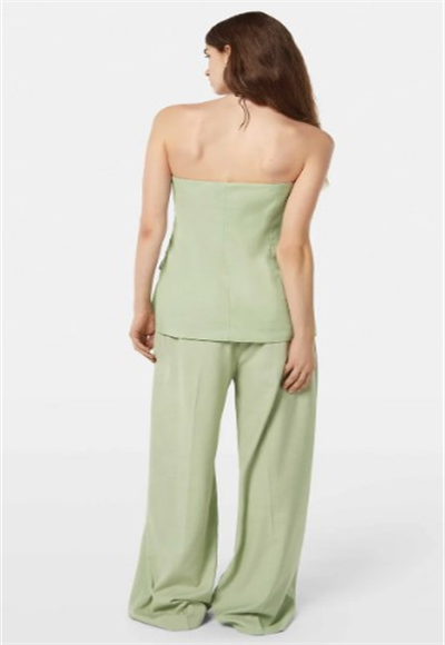 sleeveless blouse