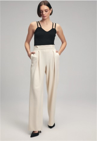 pleated trousers