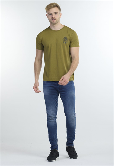 short-sleeved t-shirt