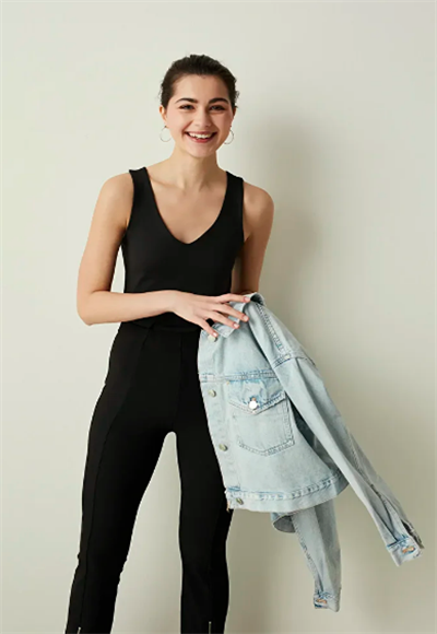 sleeveless blouse