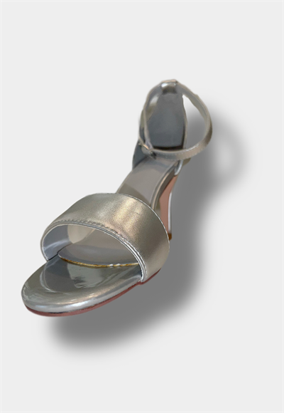 high-heeled shoes