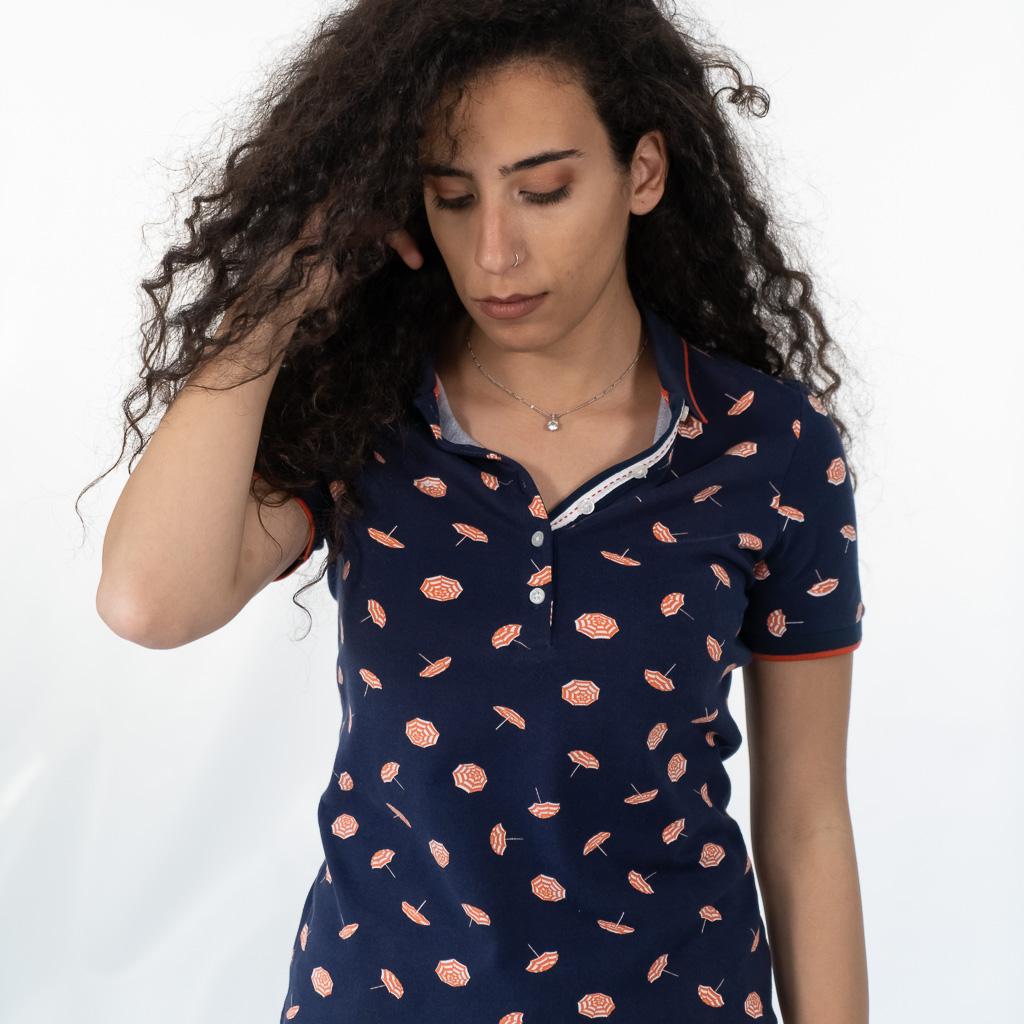 بلوزة مزينة بطباعة جرافيك