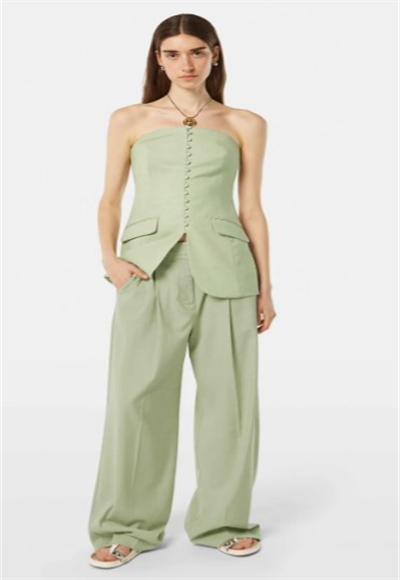 بلوزة بدون اكمام