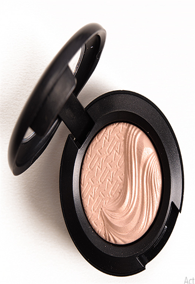 Light eyeshadow