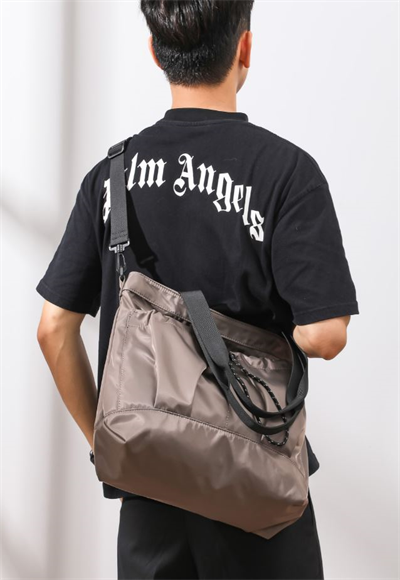 Shoulder bag with drawstring and double pockets (Gray)
