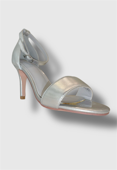 high-heeled shoes