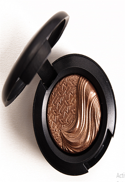 Warm brown eyeshadow