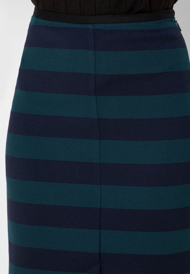 تنورة مخططة